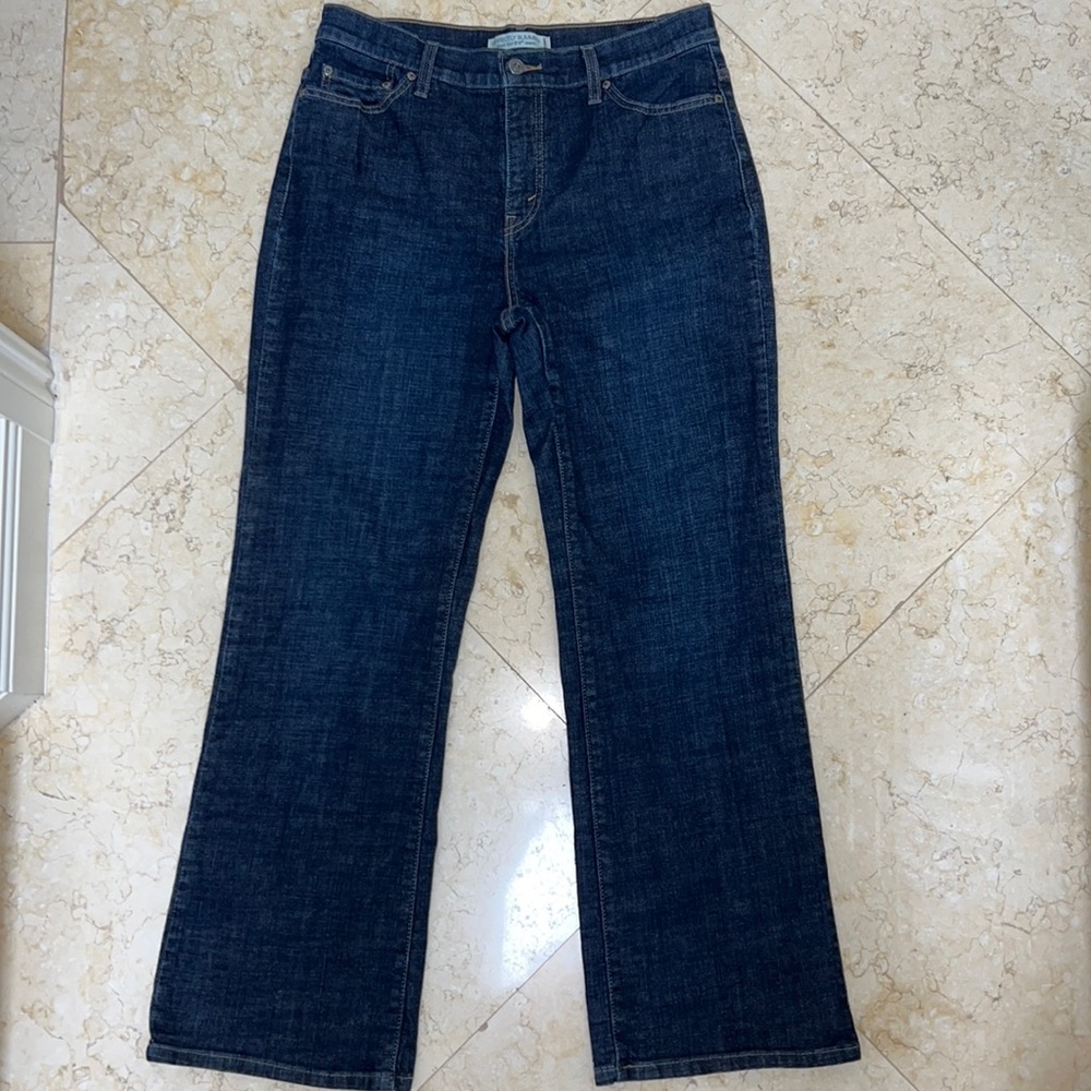 EUC LEVIS SLIMMING JEANS